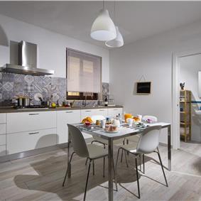 3 bedroom villa with jacuzzi, Castellammare del Golfo, sleeps 4-6